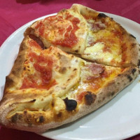 Amici's Pizzeria food