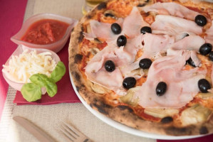 Rosmarino Pizzeria Enogastronomica food