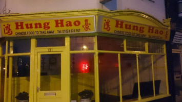 Hung Hao outside