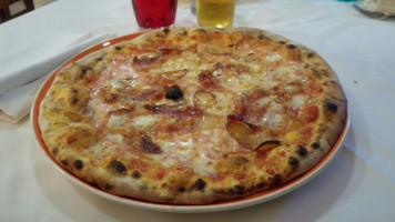 Pizzeria Il Vesuvio food