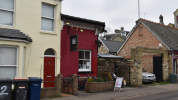 The Devonshire Arms outside