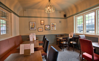 The Three Horseshoes Inn inside