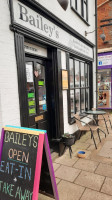 Bailey's Sandwich Coffee Shop outside