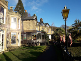 The Wellington Inn outside