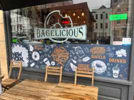 Bagelicious outside