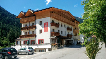 Albergo Stella Alpina Di Sonna Enrico C. outside