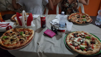 Pizzeria Pullecene food