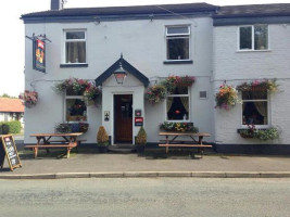 The Smiths Arms outside