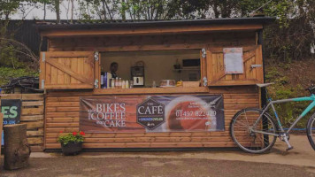 The Cafe At Drover Cycles outside