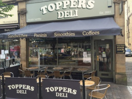 Toppers Deli outside