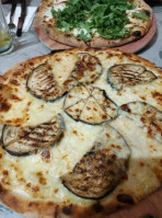 Eraora Pizzeria food