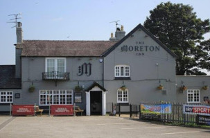 The Moreton Inn outside