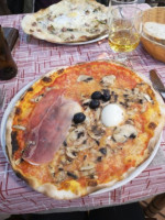 Pizzeria La Ruota food