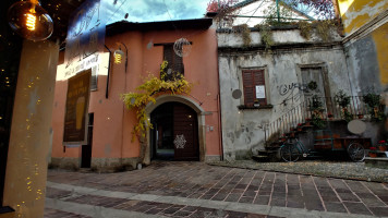 Nola Whisky Diner Cose food