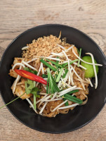 Eat-aroi Thai food
