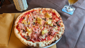 Pizzeria Dossi food