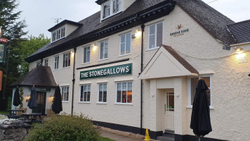 The Stonegallows Inn outside