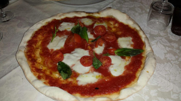 Trattoria Pizzeria Tony E Max food