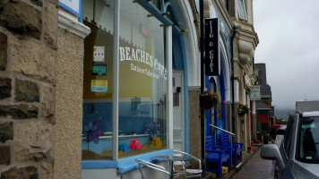 Beaches Cafe outside