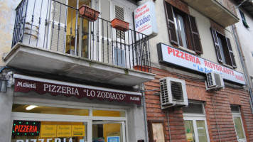 Lo Zodiaco Pizzeria outside