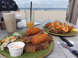 Strandpaviljoen Zee En Zon food