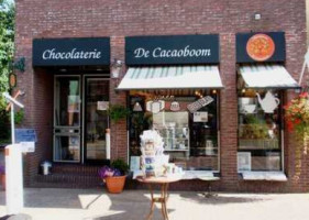 Chocolaterie De Cacaoboom outside