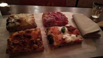 Monti Pizzabar food