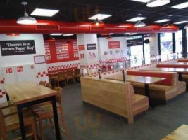 Five Guys Eindhoven inside