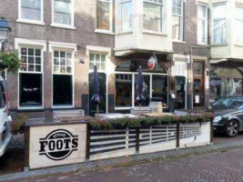 Café Foots Sports Beer Food Live Music outside