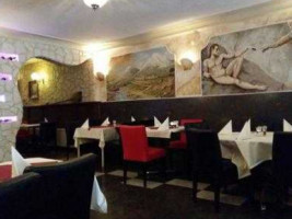 Italiaans Specialiteitenrestaurant Napoli inside