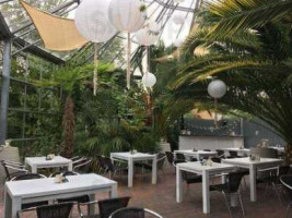 Grand Café De Oranjerie inside