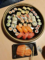 Rakki Sushi Catering Huizen food