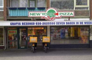 New York Pizza Overvecht outside