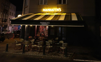 Manhattn's Burgers outside