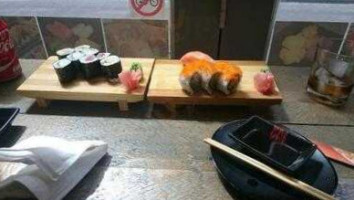 Tanoshii Sushi inside