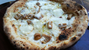 Divina Margherita Pizza food