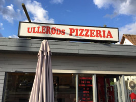 Ullerøds Pizza outside
