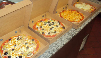 Marino's Pizzeria, Preston, Pr2 8ah food