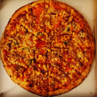 Mezza Pizza food