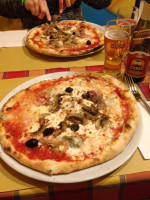 Pizzeria By Friends food