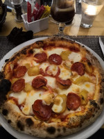 Amari Pizzeria food