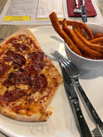 The Pizza Parlour food
