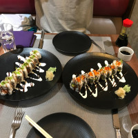 Issa Sushi food