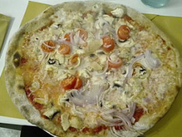 Miky Pizza Di Mikel Helmi food