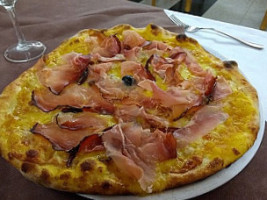 Trattoria Pizzeria Vallona food