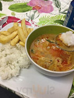 Tongs Thai Cafe food