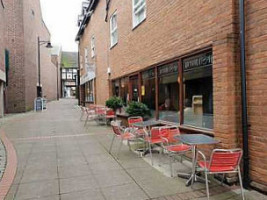 Herts Cafe outside