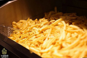 Queen's Chips food