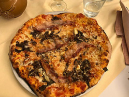 Pizzeria La Leonessa food
