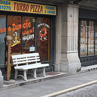 Turbo Pizza outside